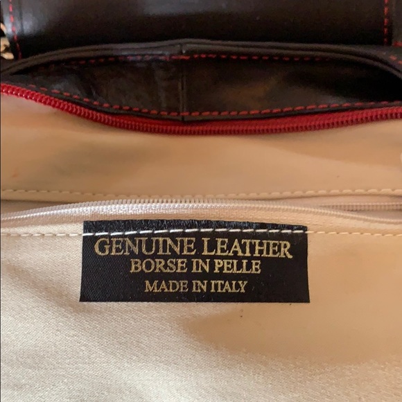 Blk Leather Crossbody Bag by Borgo Degli Etruschi - Picture 7 of 8